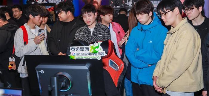 详细阅读:开云体育客户端-关于【粉丝狂欢】支持球队的庆祝活动的信息 开云体育客户端-关于【粉丝狂欢】支持球队的庆祝活动的信息